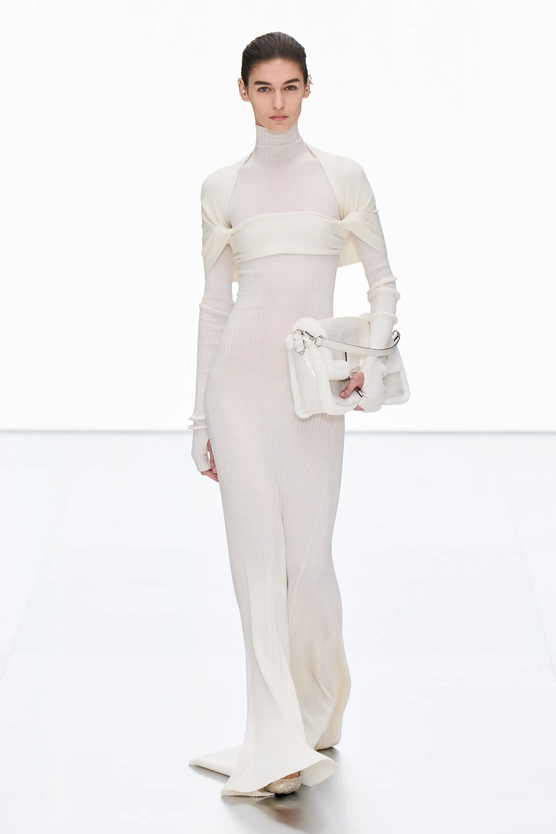 00006-fendi-spring-2024-couture-credit-gorunway